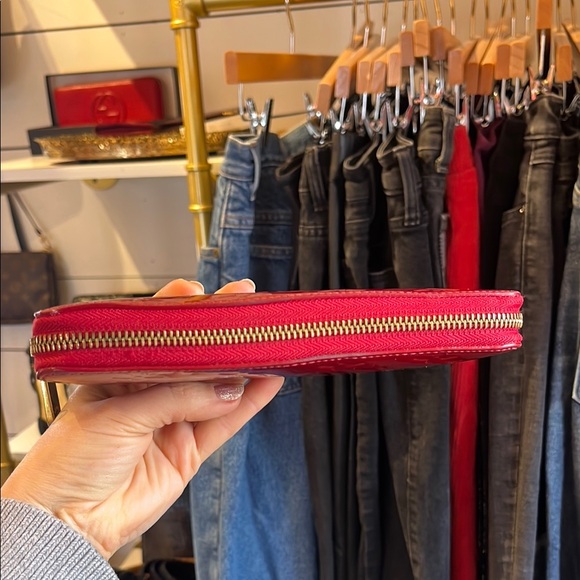 Louis Vuitton Red Vernis Zippy Leather Wallet - Picture 5 of 15